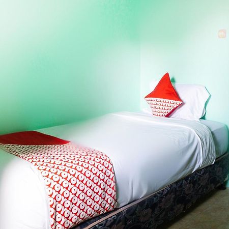 Oyo 3095 Semarapura Homestay Makassar Kültér fotó