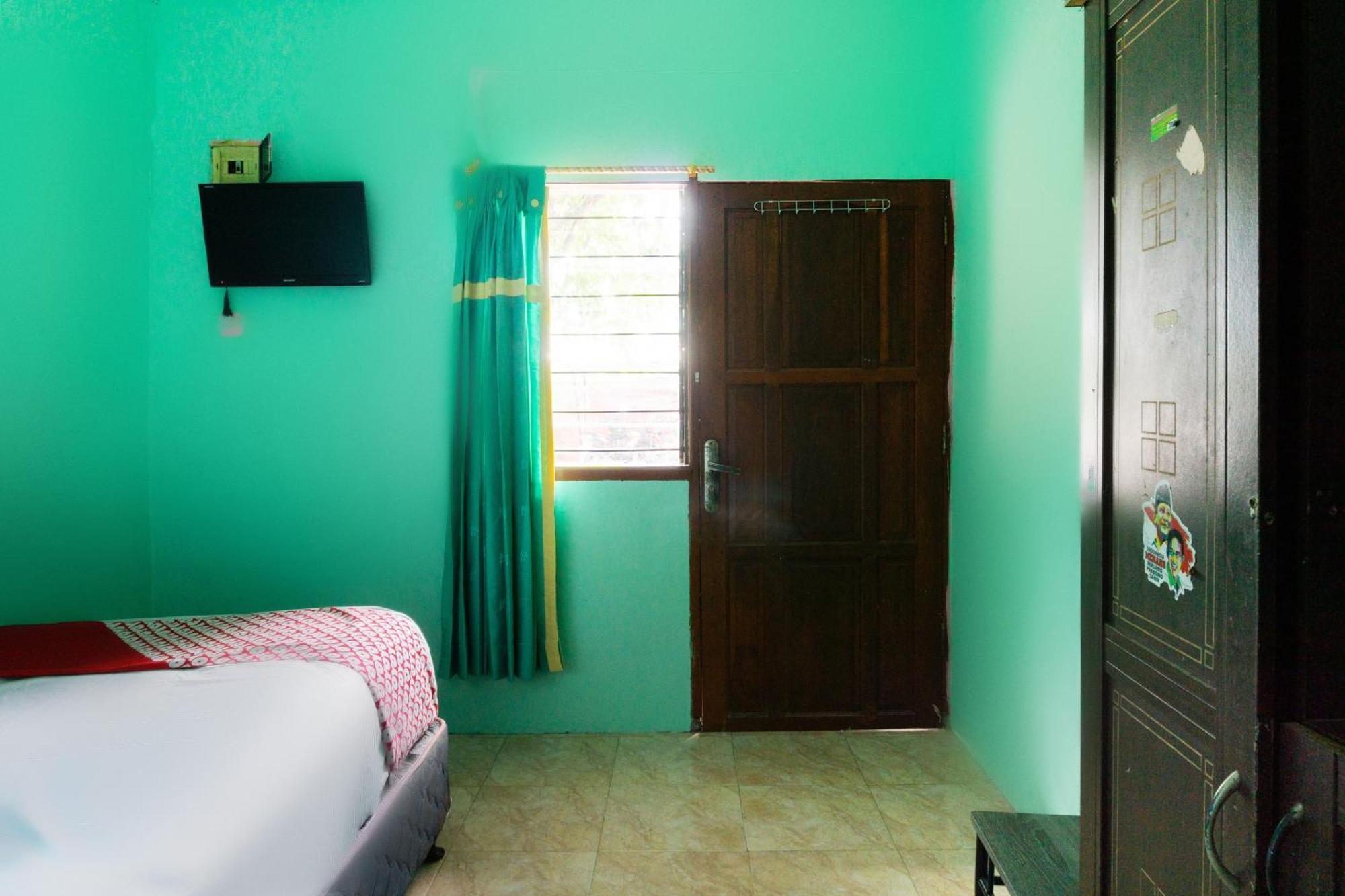 Oyo 3095 Semarapura Homestay Makassar Kültér fotó