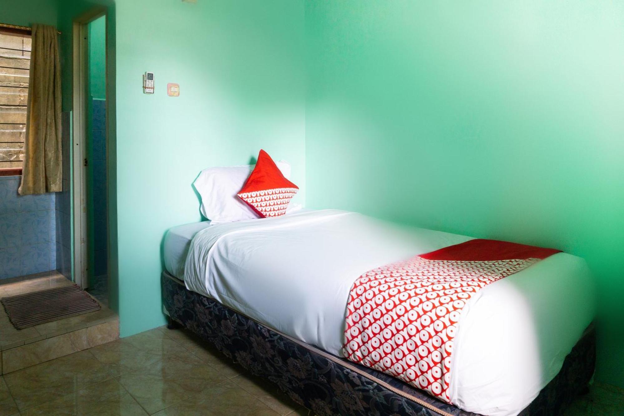 Oyo 3095 Semarapura Homestay Makassar Kültér fotó