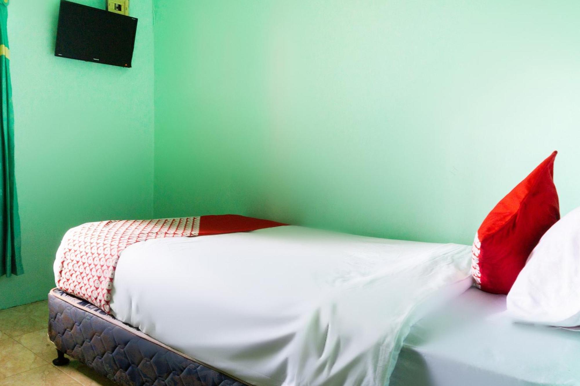 Oyo 3095 Semarapura Homestay Makassar Kültér fotó